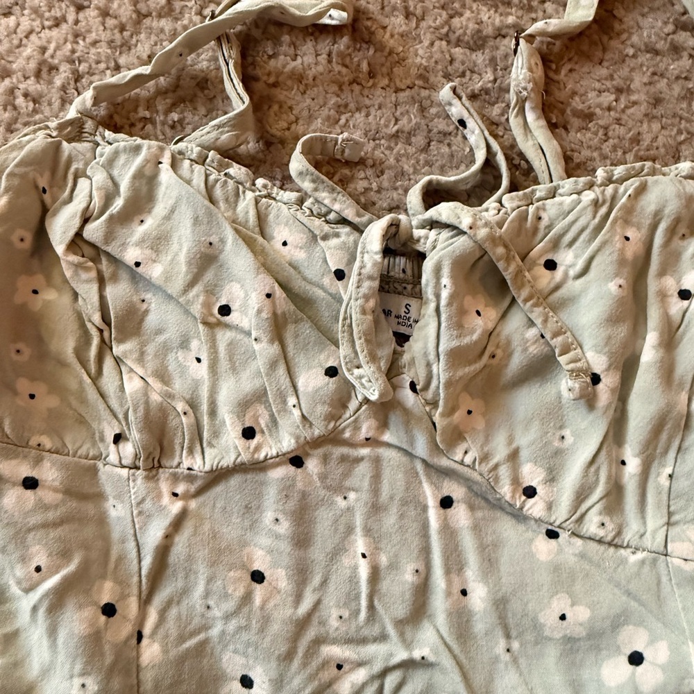 Hollister Kids Dress in Cream with Floral Design - Picture 4 of 5